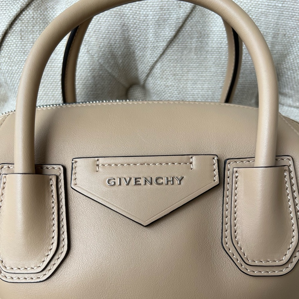 Authentic Brand New Givenchy Soft Antigona bag, small size - Picture 7 of 16